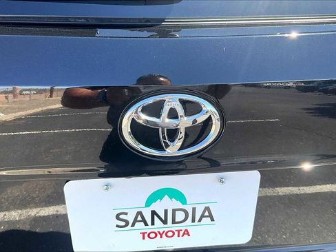 Used 2025 Toyota Highlander Platinum image 32