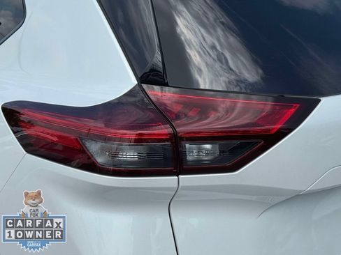 Used 2024 Nissan Rogue Platinum AWD/4WD image 13