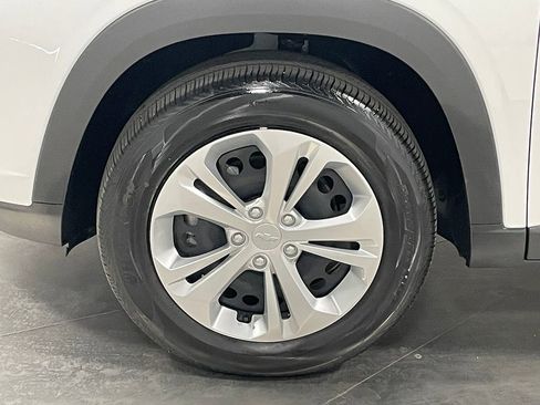 Used 2024 Chevrolet Trax LS w/ Driver Confidence Package FWD image 16