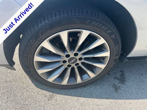 Used 2019 Lincoln Navigator L Select RWD image 14