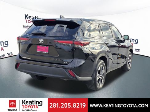 Used 2024 Toyota Highlander XLE FWD image 6