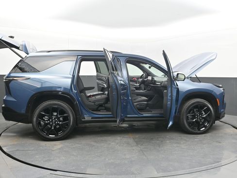 New 2026 Chevrolet Traverse RS w/ LPO, Floor Liner Package FWD image 43