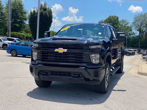 Used 2024 Chevrolet Silverado 2500 Custom w/ Custom Convenience Package AWD/4WD image 3