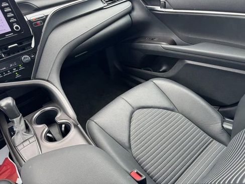 Used 2024 Toyota Camry SE image 15
