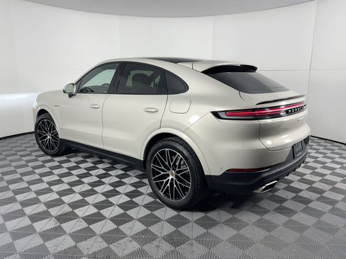Used 2026 Porsche Cayenne E-Hybrid image 3