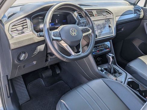 Used 2024 Volkswagen Tiguan SE w/ Panoramic Sunroof Package AWD/4WD image 24