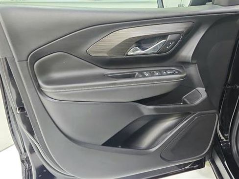 Used 2023 GMC Terrain SLE image 18