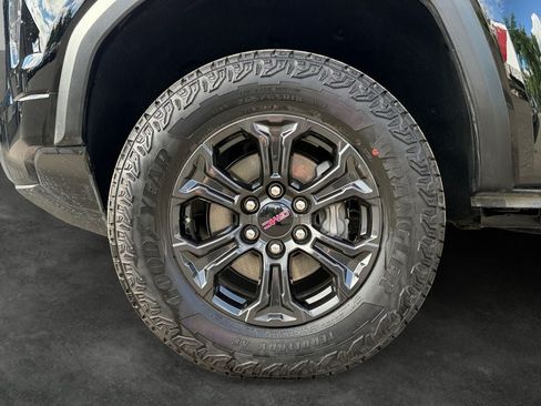 Used 2024 GMC Canyon Elevation w/ Elevation Premium Package AWD/4WD image 4