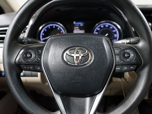 Used 2018 Toyota Camry LE image 12