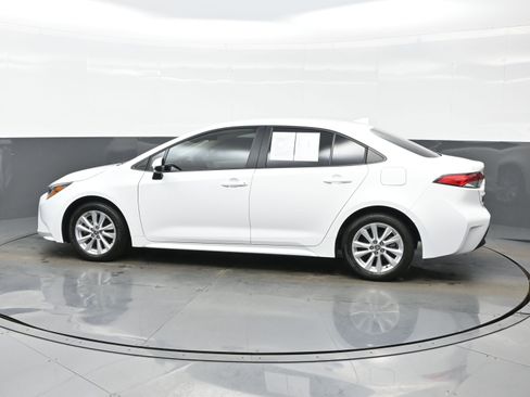 Used 2025 Toyota Corolla LE w/ LE Premium Package image 3