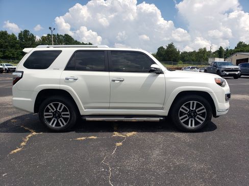 Used 2022 Toyota 4Runner Limited AWD/4WD image 5