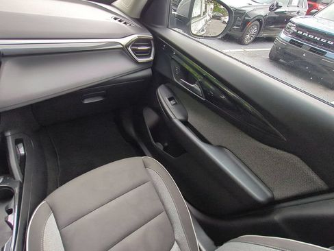 Used 2025 Chevrolet TrailBlazer LT AWD/4WD image 19