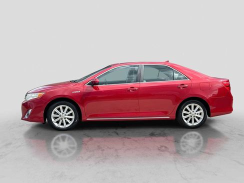 Used 2012 Toyota Camry XLE w/ Leather Pkg FWD image 3