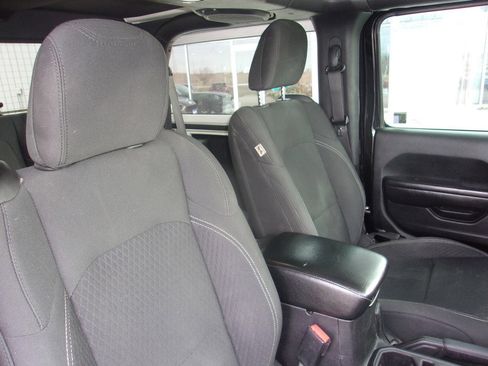 Used 2021 Jeep Wrangler Sport image 12