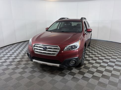 Used 2017 Subaru Outback 2.5i Limited image 2
