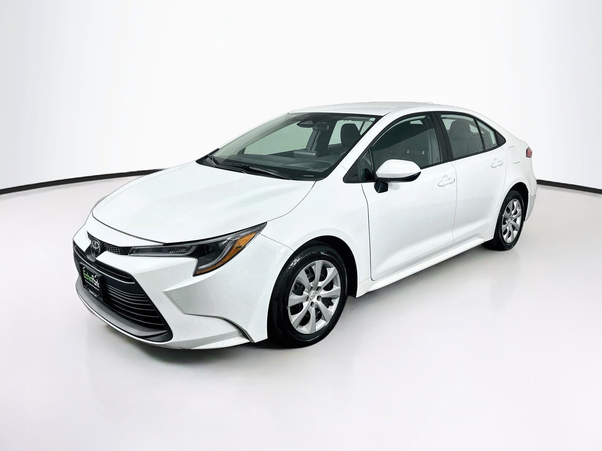 Used 2025 Toyota Corolla LE FWD image 3