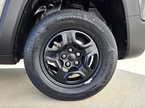 Used 2017 Jeep Renegade Sport image 9