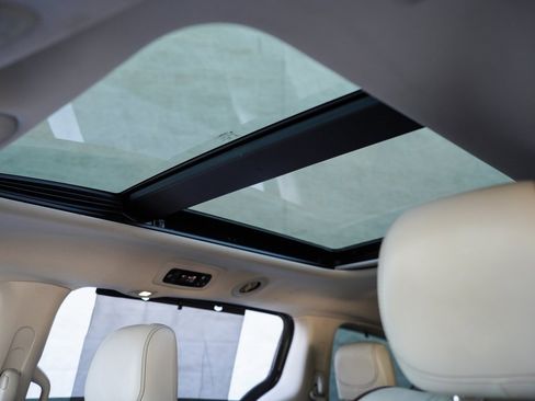 Used 2020 Chrysler Pacifica Limited image 35