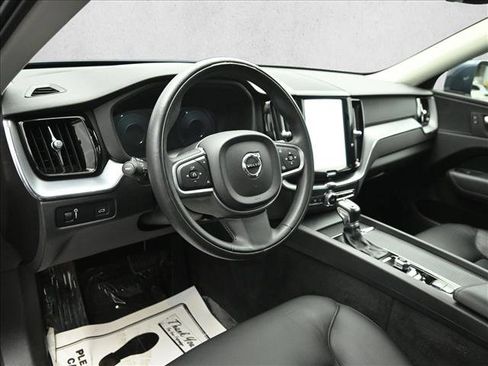 Used 2018 Volvo XC60 T5 Momentum w/ Convenience Package image 10
