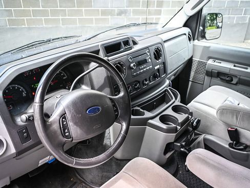 Used 2011 Ford E-150 and Econoline 150 w/ RV Plus Pkg RWD image 9