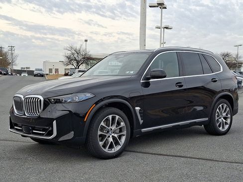 Used 2026 BMW X5 xDrive50e w/ Premium Package AWD/4WD image 3
