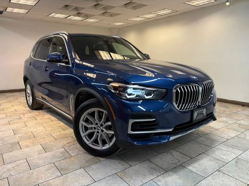 Used 2022 BMW X5 xDrive40i w/ Premium Package image 3