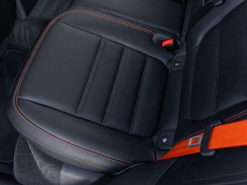 Certified 2026 Porsche Macan S AWD/4WD image 33