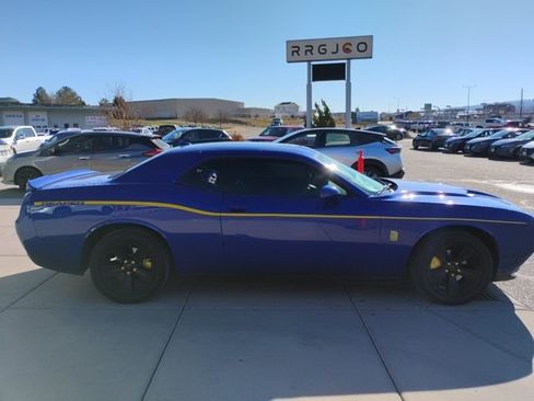 Used 2019 Dodge Challenger SXT image 4