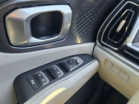 Used 2025 Kia Sorento S w/ Panoramic Sunroof Package FWD image 21