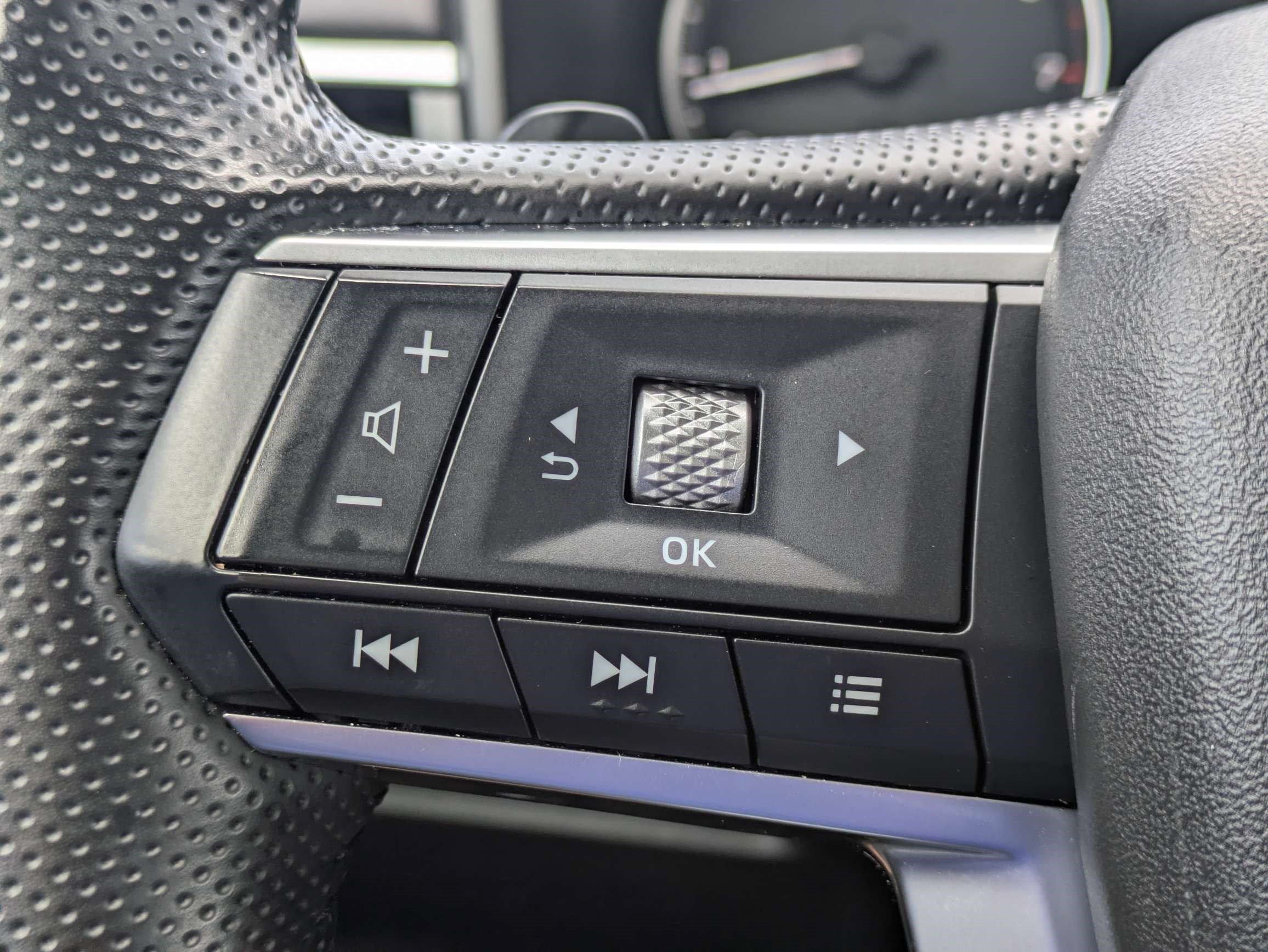 Used 2025 Mitsubishi Outlander SE FWD image 23