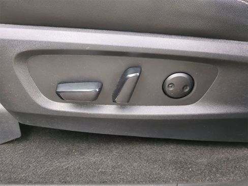 Used 2023 Nissan Pathfinder SL image 16