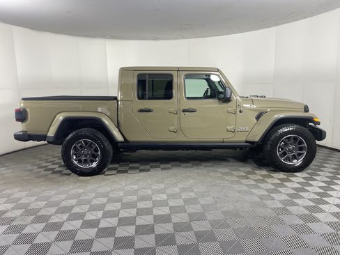 Used 2020 Jeep Gladiator Overland AWD/4WD image 4