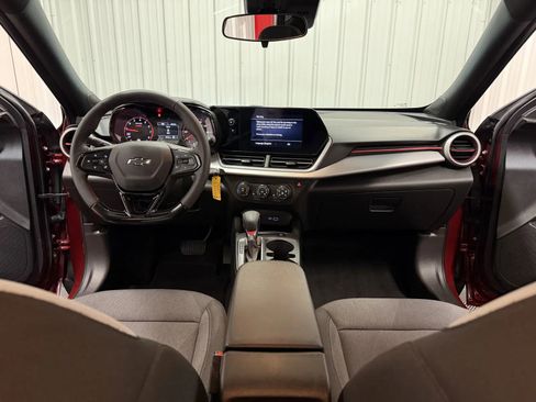 Used 2024 Chevrolet Trax RS FWD image 28