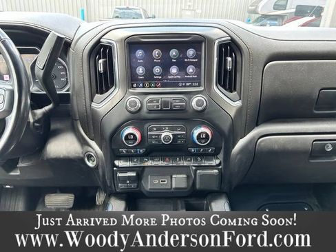 Used 2021 GMC Sierra 2500 AT4 w/ AT4 Premium Plus Package AWD/4WD image 12