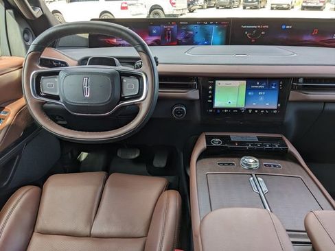 Used 2025 Lincoln Navigator Reserve image 16