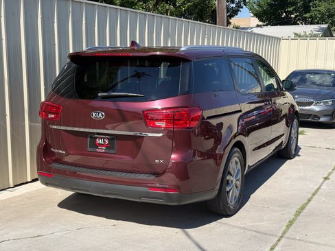 Used 2020 Kia Sedona EX FWD image 5