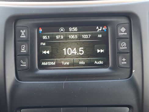 Used 2015 Jeep Cherokee Latitude w/ Comfort/Convenience Group image 17