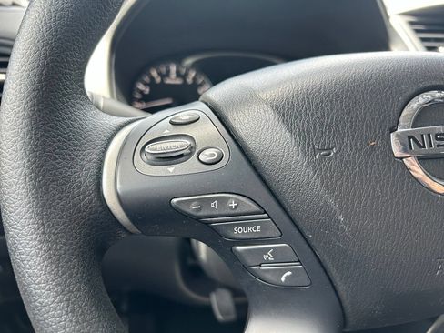 Used 2020 Nissan Pathfinder S FWD image 18