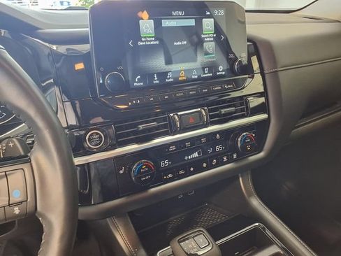 Used 2024 Nissan Pathfinder SL FWD image 10