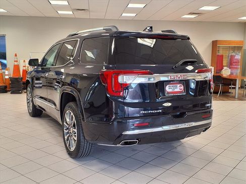 Used 2021 GMC Acadia Denali w/ Denali Technology Package image 3
