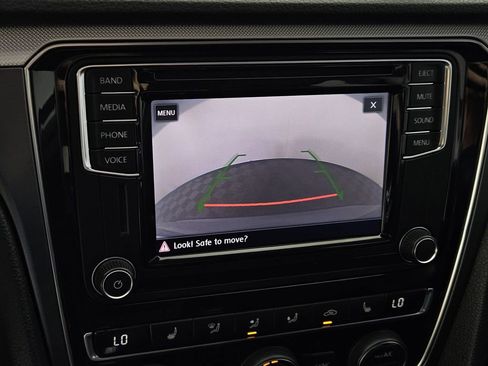 Used 2017 Volkswagen Passat 1.8T R-Line FWD image 12