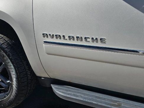 Used 2011 Chevrolet Avalanche LTZ AWD/4WD image 10