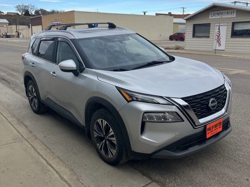 Used 2023 Nissan Rogue SV w/ SV Premium B Package image 2