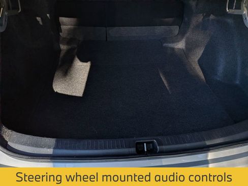 Used 2025 Toyota Corolla LE image 27