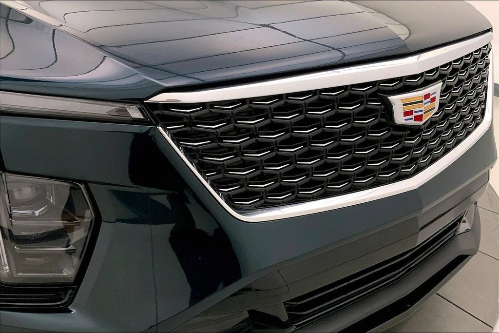 Used 2024 Cadillac XT4 Premium Luxury w/ Cold Weather Package FWD image 29