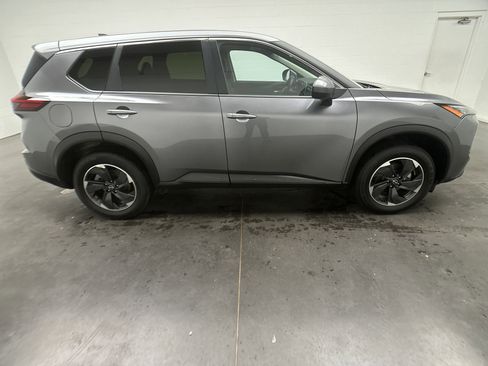 Used 2024 Nissan Rogue SV image 10