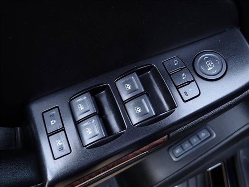 Used 2017 GMC Yukon SLT AWD/4WD image 16