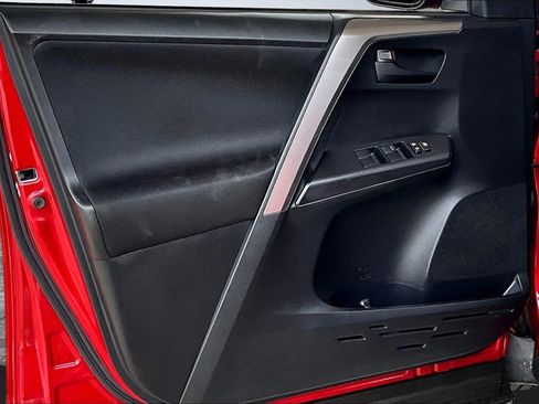 Used 2017 Toyota RAV4 LE image 17