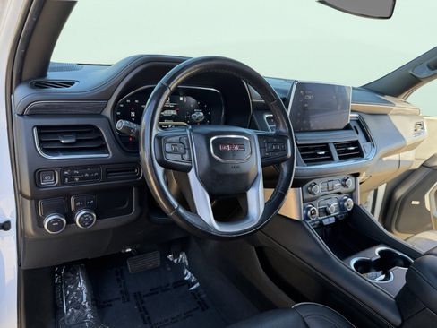 Used 2022 GMC Yukon XL SLT w/ SLT Luxury Package image 13