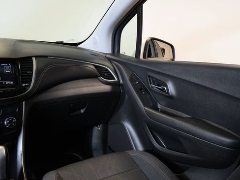 Used 2020 Chevrolet Trax LT FWD image 15